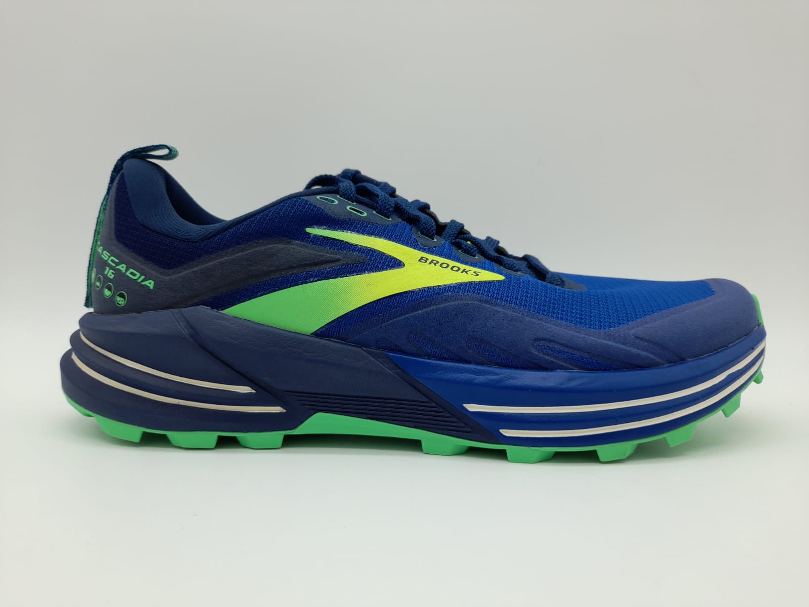 BROOKS CASCADIA 16 HOMBRE en RiosRunning